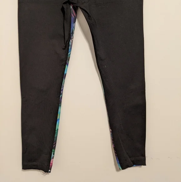Koral abstract multicolor black cropped leggings size small - Picture 6 of 8